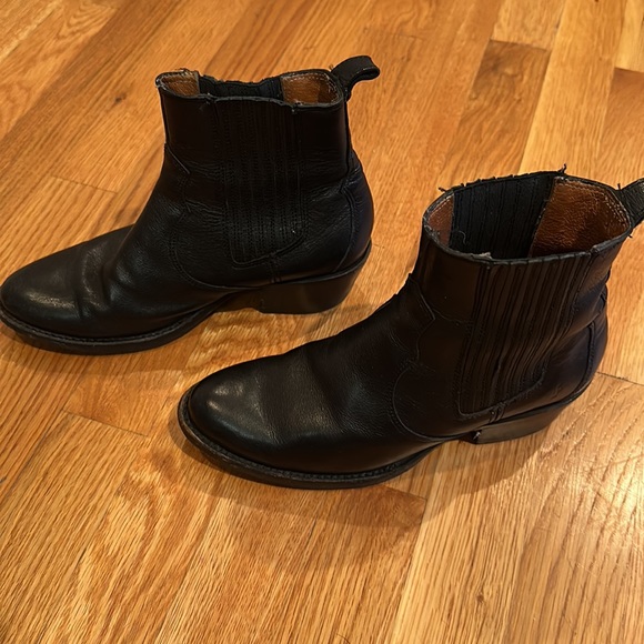Frye booties size 5.5 - Picture 2 of 3